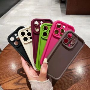 Funda con protección de cámara escalonada